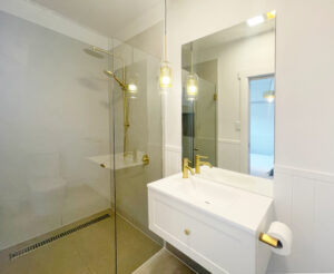Hobart accommodation with two bathrooms, self contained hobart accommodation