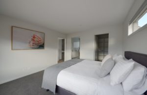 Master Bedroom with ensuite, Kangaroo Bay House, hobart accommodation, self contained accommodation hobart, accommodation tasmania