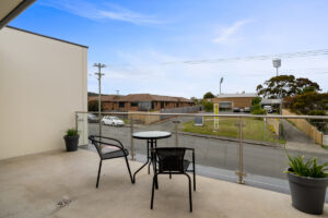 Apartment 3 balcony, hobart accommodation, self contained accommodation hobart, accommodation tasmania, kangaroo bay apartments