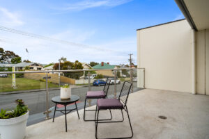 Apartment 4 balcony, hobart accommodation, self contained accommodation hobart, accommodation tasmania, kangaroo bay apartments