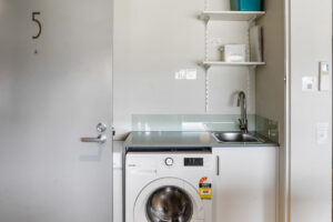 Apartment 5 private laundry, accessible accommodation, wheelchair accessible hotel, hobart accommodation, self contained accommodation hobart, accommodation tasmania, kangaroo bay apartments