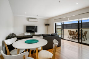Apartment 6 living, hobart accommodation, self contained accommodation hobart, accommodation tasmania, kangaroo bay apartments