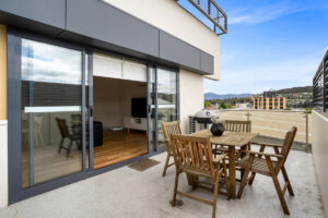 Apartment 6 balcony, hobart accommodation, self contained accommodation hobart, accommodation tasmania, kangaroo bay apartments