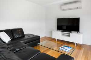 Apartment 6 living, hobart accommodation, self contained accommodation hobart, accommodation tasmania, kangaroo bay apartments