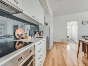 Self contained apartment with full kitchen, at Marina View Apartment, HObart Accommodation